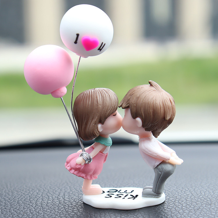 Couple Figurine Ornament